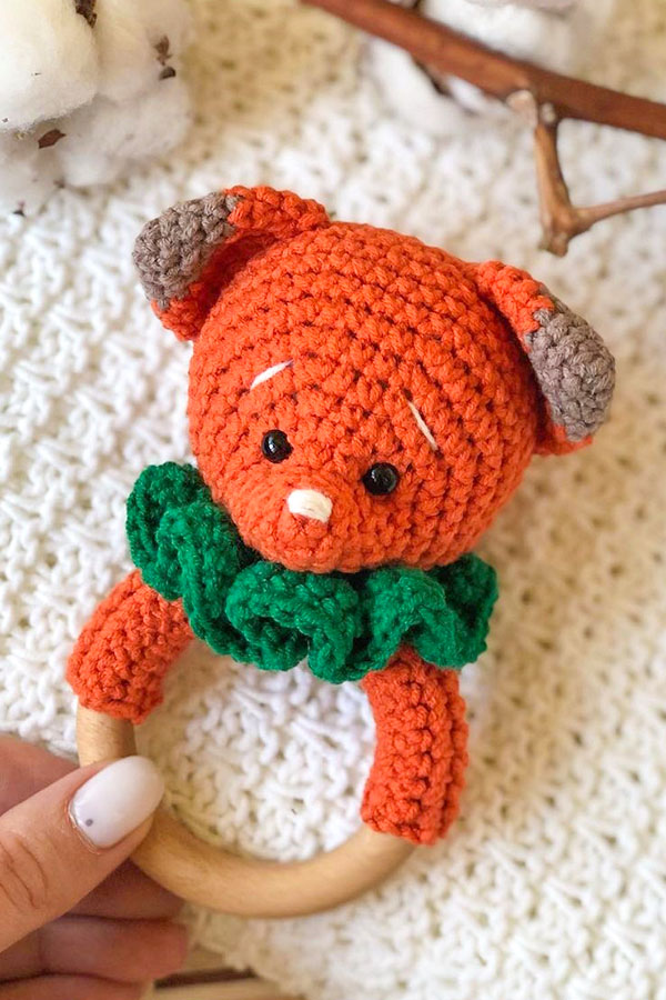 free-amigurumi-bear-baby-rattle-crochet-pattern